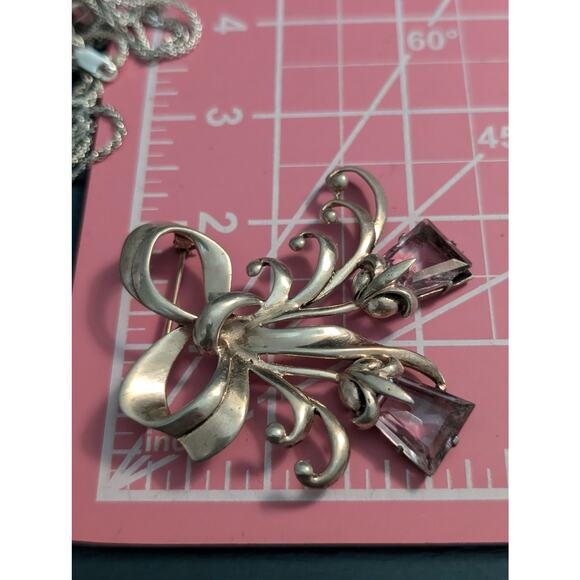 Vintage 40's Hollywood Regency Sterling Amethyst Glass Flower Ribbon Brooch - Picture 6 of 7